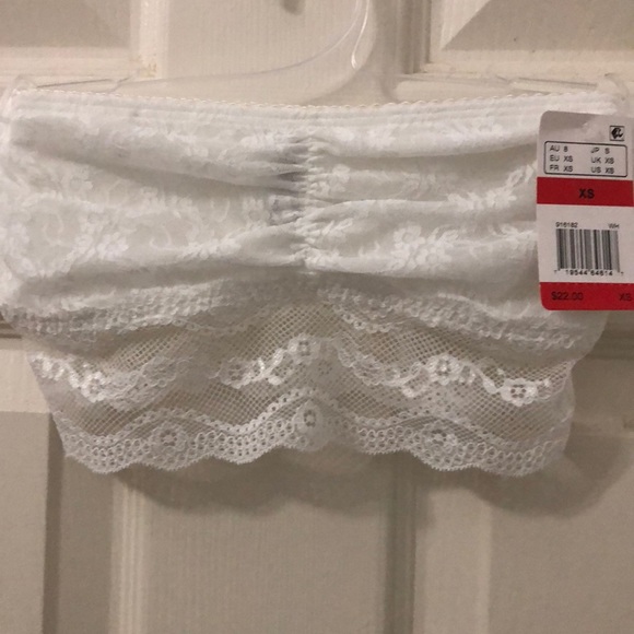 b. Temptd Lace Kiss Sheer Lace Bandeau 9 Night - Picture 4 of 5